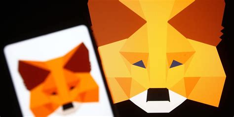 Metamask: Metamask sees contract address as personal address
